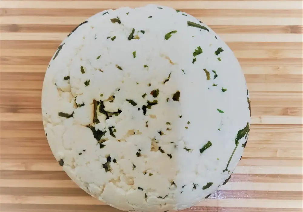 Jak zrobić biały ser z przyprawami, by zachwycał smakiem i aromatem