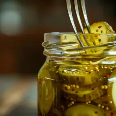 Kwaśne ogórki: Jak zrobić ogórki na kwaśno? - Domowy przepis