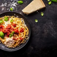 Jakie przyprawy do spaghetti bolognese wydobędą doskonały smak?