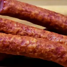 Ile kcal ma kiełbasa z grilla? Zaskakujące fakty o kaloriach