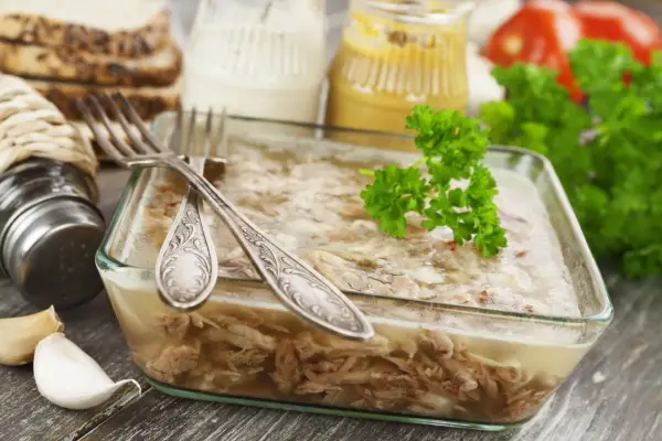 Jakie przyprawy do galarety wieprzowej zapewnią niezapomniany smak?