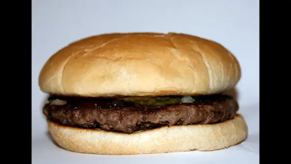 Jak zrobić hamburgery z McDonald's w domu i zaskocz bliskich smakiem