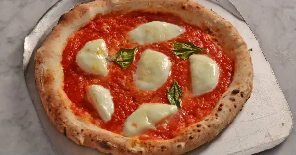 Czy mozzarella w zalewie nadaje się do pizzy? Oto, co musisz wiedzieć